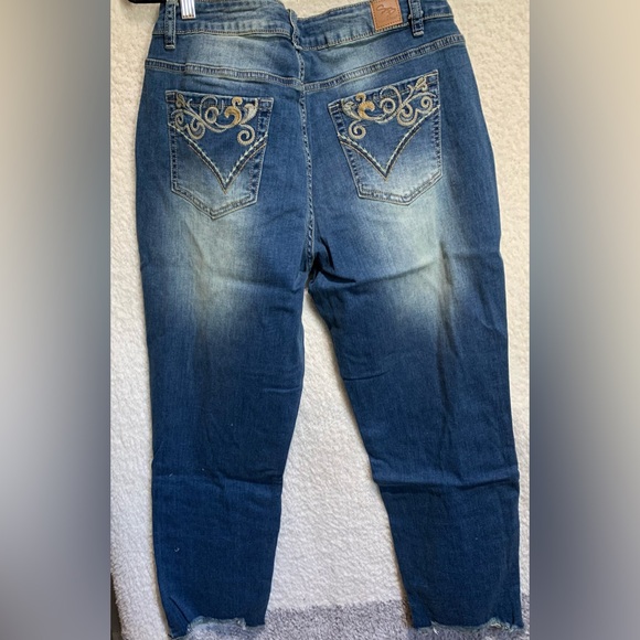 NWT Suzanne Betro Distressed Boyfriend Jeans Sz 14 - Picture 2 of 4